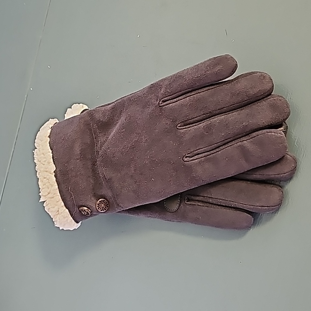 Isotoner women's wrist smart dri microsuede winter gloves. NWOT. Size large Gray